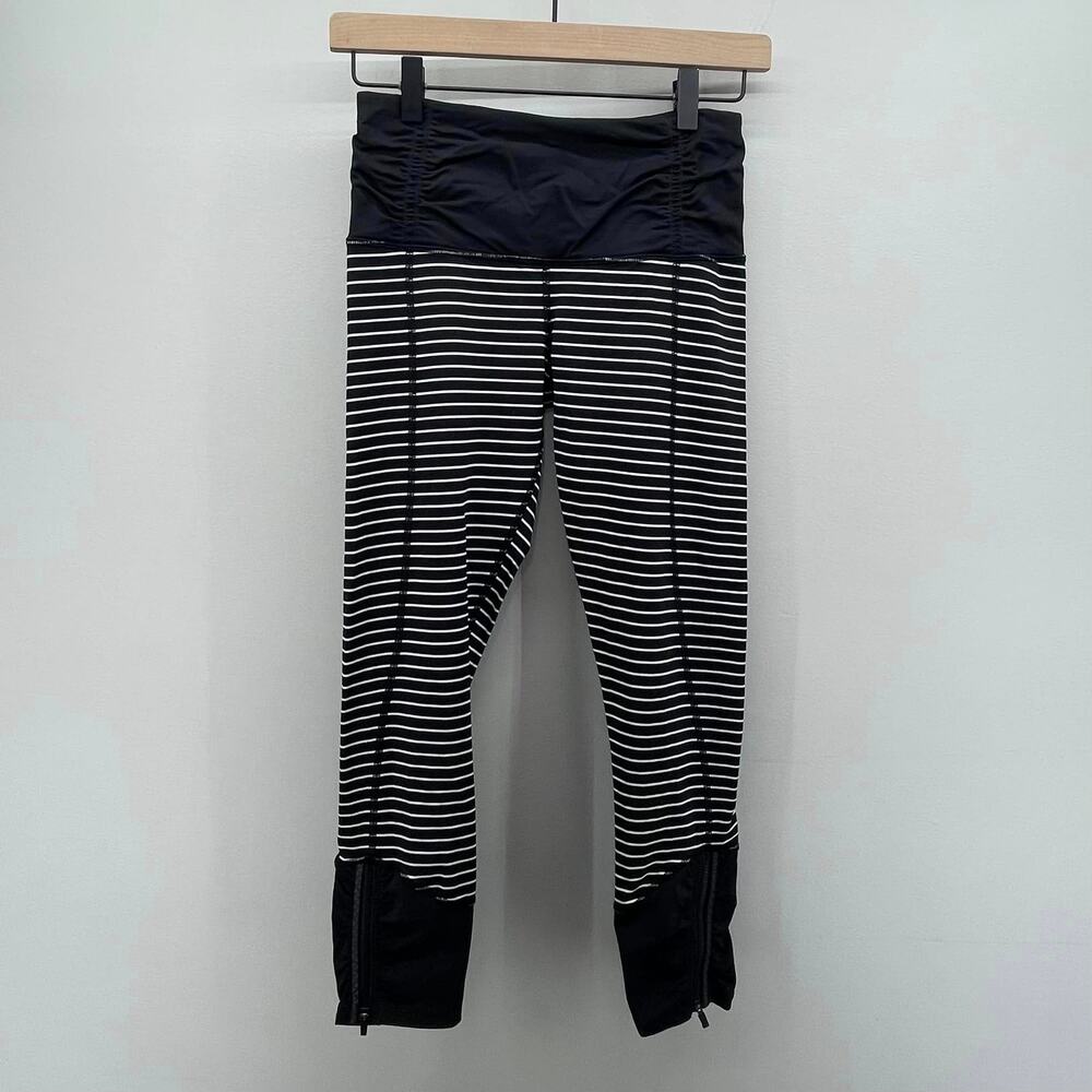 Lululemon Runday Crop 23" Leggings‎ Womens 4 Blk/Wht Luxstreme Parallel Stripe